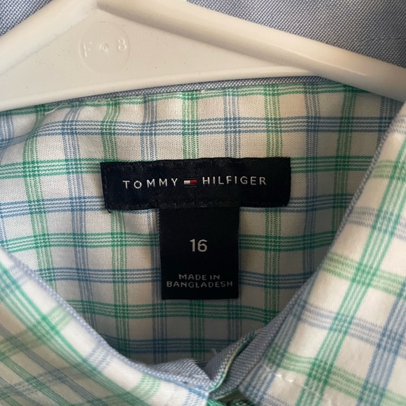 223. Tommy Hilfiger Boys Dress Shirt w/ Bow tie, Size 16, Worn once - Picture 4 of 5